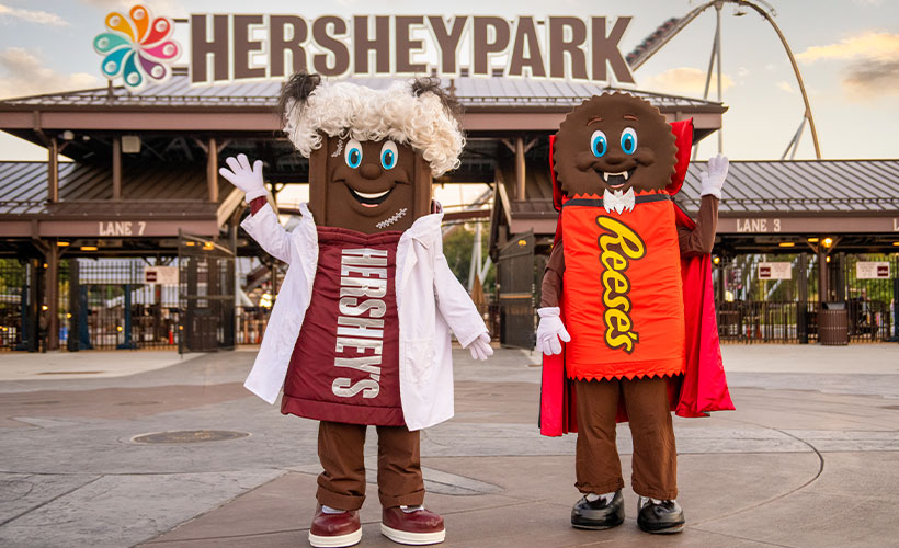 Hersh and Reeses in costumes during Hersheypark Halloween